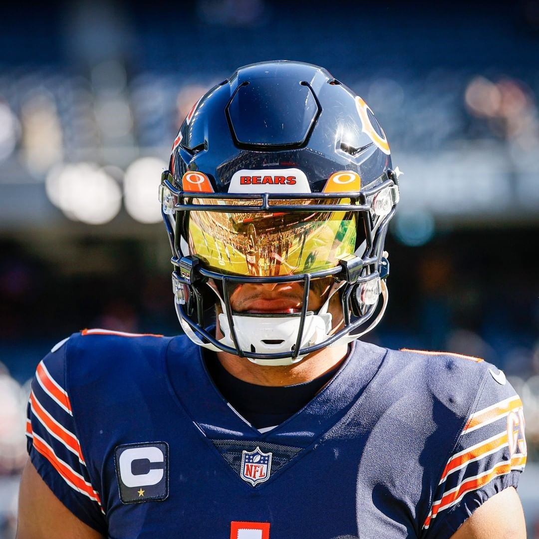 Featured image of Justin Fields during the 2022 Chicago Bears season.
